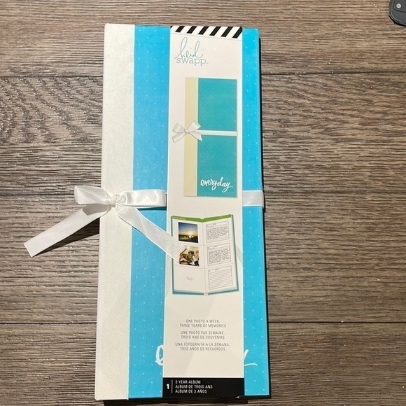 [Heidi Swapp] 3 Year Photo Album - Picture 2 of 4